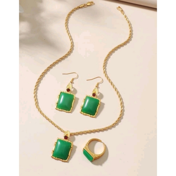 JENNIFER GEOMETRIC CHARM NECKLACE SET - Picture 3 of 6